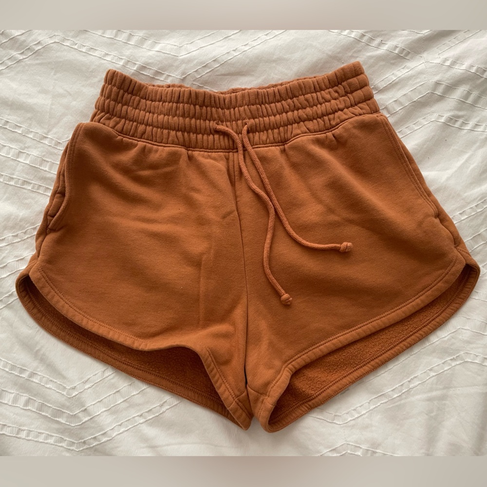 A&F SoftAF Dolphin Hem Fleece Shorts - Orange - S